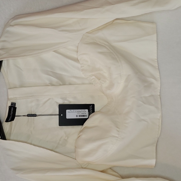 Pretty little thing woven cup crop top - Picture 4 of 7